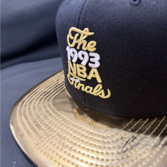 Exclusive Mitchell & Ness Chicago Bulls Snapback Hat Cap Black/Gold Finals 1993 - Picture 5 of 5